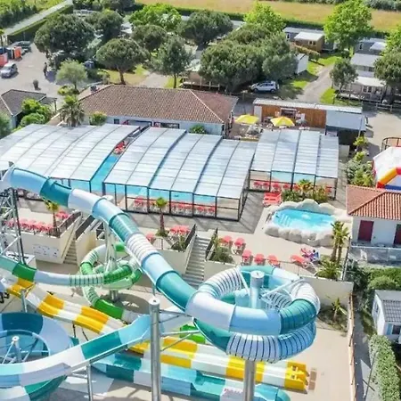 Zecamping Familial Parc Aquatique Et Piscine Couverte * Saint-Michel-Chef-Chef
