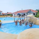 Zecamping Familial Parc Aquatique Et Piscine Couverte *