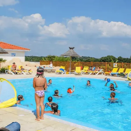 Zecamping Familial Parc Aquatique Et Piscine Couverte Saint-Michel-Chef-Chef