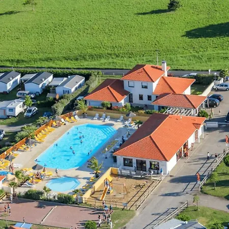 Zecamping Familial Parc Aquatique Et Piscine Couverte Campingplads